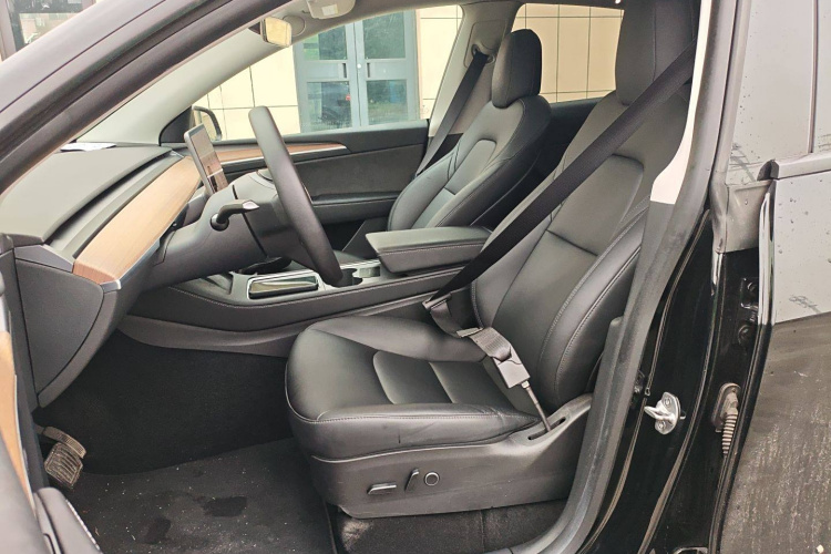 特斯拉 Model Y 2021款 标准续航后驱版中控内饰19