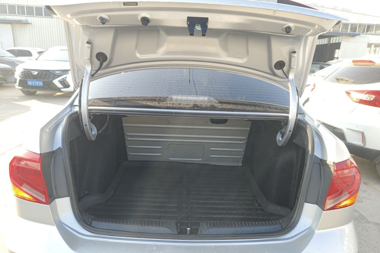 大众 捷达 2017款 1.4L 手动时尚型机舱底盘23