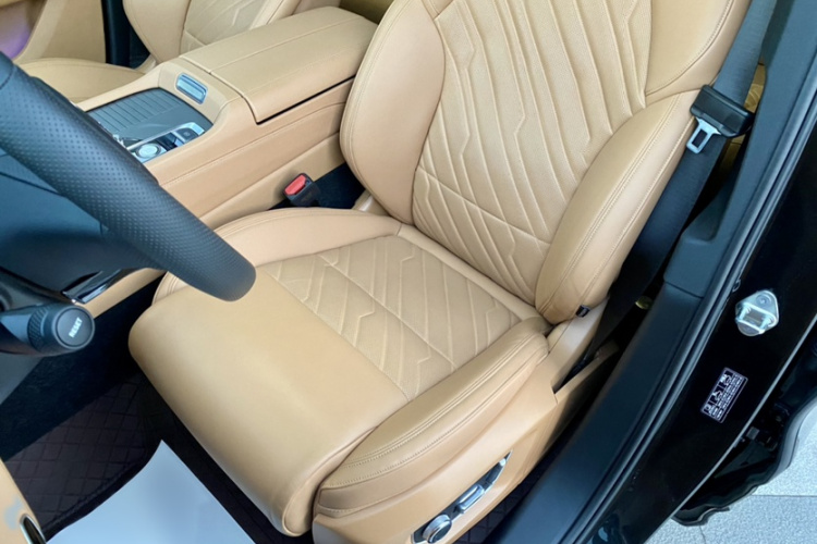 领克09 2024款 2.0T 四驱运动版 五座局部细节19