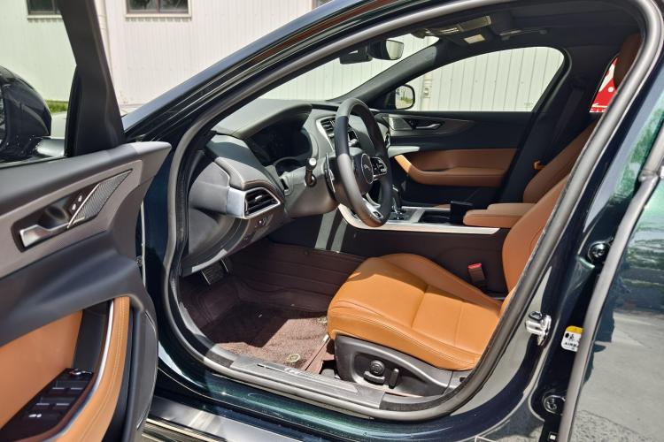 捷豹XEL 2024款 2.0T 250PS R-DYNAMIC S进取运动版中控内饰7005