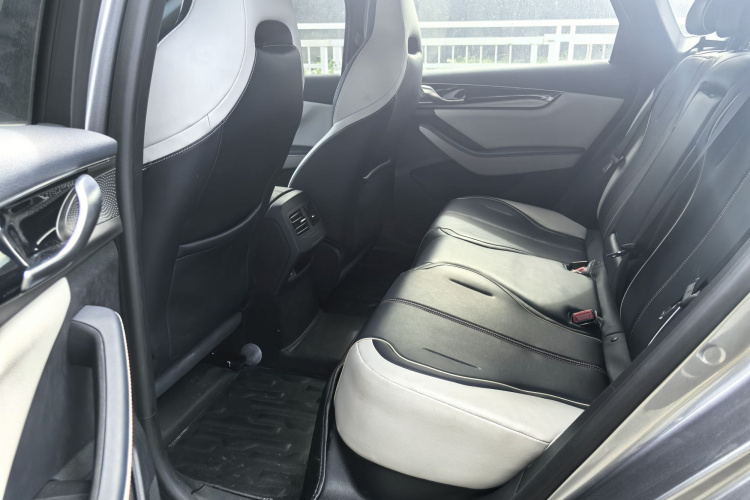 比亚迪 秦PLUS 2021款 EV 500KM 尊贵型中控内饰7005