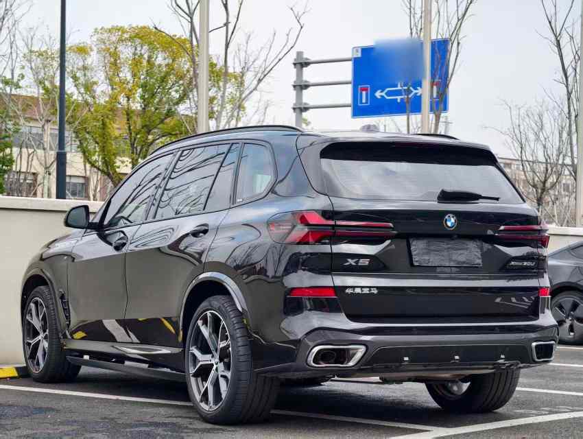 宝马X5 2023款 xDrive 30Li 尊享型M运动曜夜套装(4)