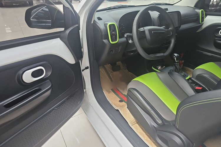 荣威 科莱威CLEVER 2021款 302km新四座超能版中控内饰7002