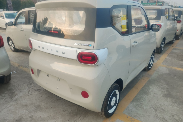 五菱汽车 宏光MINIEV 2024款 第三代 215km 青春版车身外观7