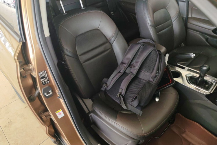 广汽传祺 传祺GS4 2015款 200T 手动豪华版局部细节41