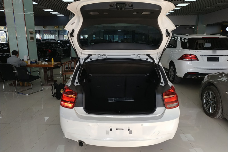 宝马1系(进口) 2013款 改款 116i 领先型机舱底盘23