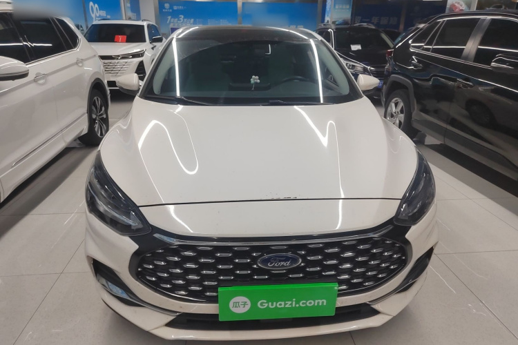 福特 福克斯 2021款 三厢 EcoBoost 180 自动锋潮型车身外观2