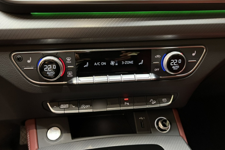 奥迪Q5L 2023款 40T 豪华动感型中控内饰7003