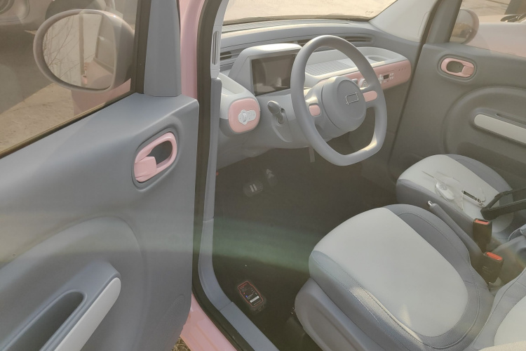 奔腾小马 2025款 222km 闪电马中控内饰7003