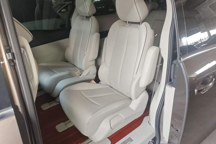 别克GL8 2020款 陆上公务舱 652T 尊贵型中控内饰7004