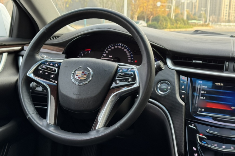 凯迪拉克XTS 2013款 28T 豪华型中控内饰7010