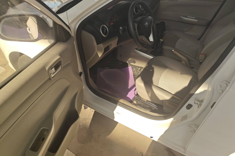 长安 悦翔V3 2015款 1.4L 手动美满型 国V中控内饰20