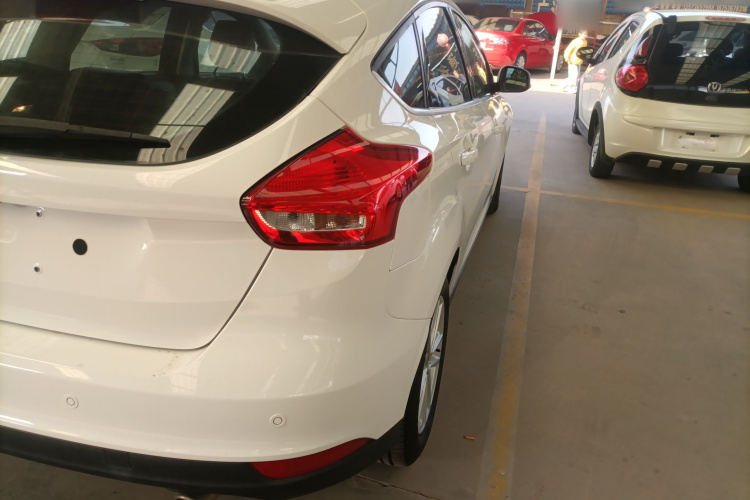 福特 福克斯 2018款 两厢经典 EcoBoost 180 自动精英型车身外观6004