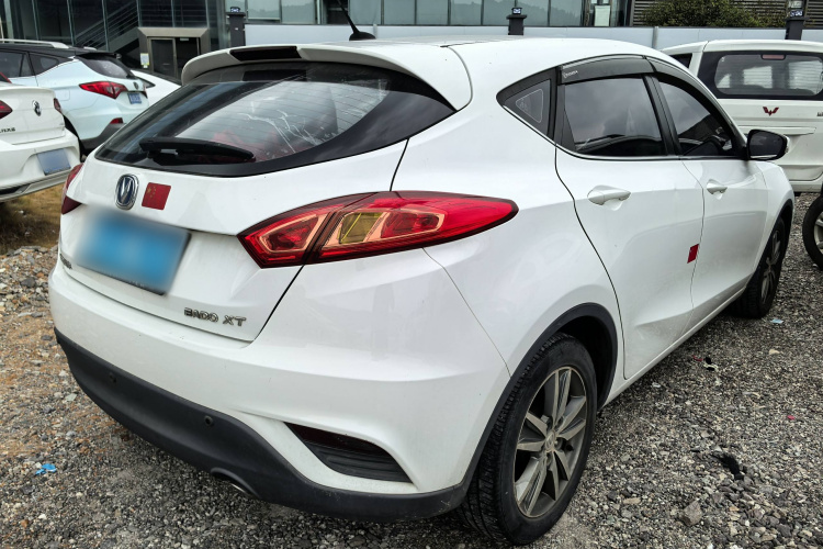 长安 逸动 2015款 1.6L 手动俊酷型 国V车身外观6006