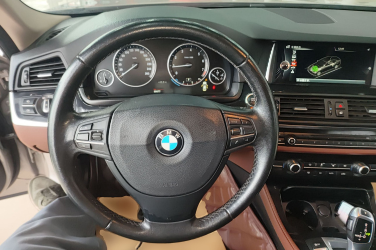 宝马5系 2014款 520Li 典雅型中控内饰13