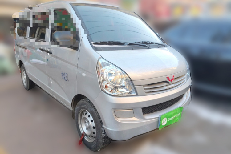 五菱汽车 五菱荣光S 2023款 1.5L 基本型 5/7座车身外观3