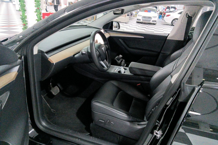 特斯拉 Model Y 2021款 标准续航后驱版中控内饰19