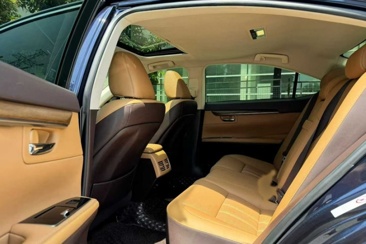 雷克萨斯ES 2015款 200 精英版中控内饰7002