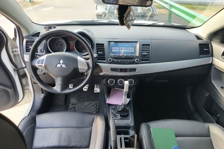三菱 翼神 2015款 1.6L 手动时尚版中控内饰12