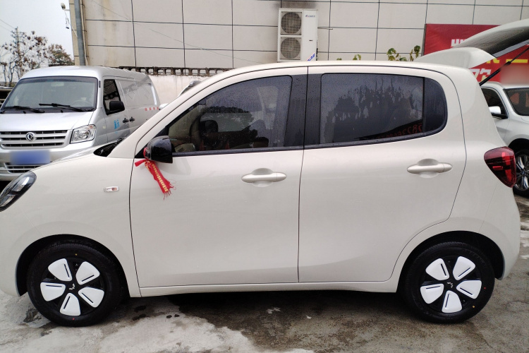 五菱汽车 宏光MINIEV 2025款 四门版 臻享款车身外观4