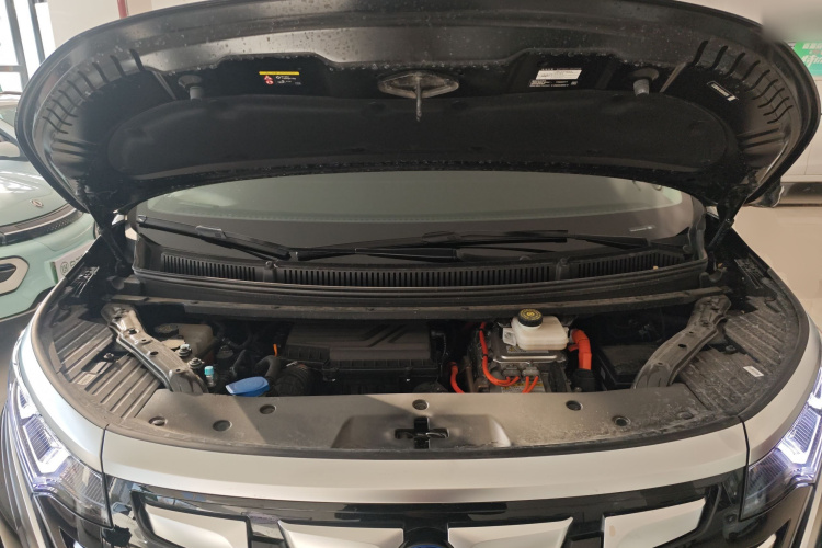 腾势D9 2024款 DM-i 980 四驱尊贵型机舱底盘24