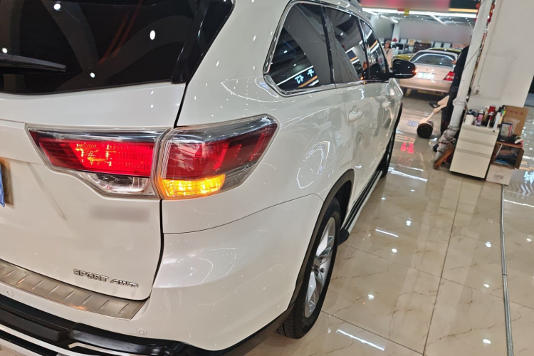 丰田 汉兰达 2017款 2.0T 四驱豪华版 7座车身外观6006