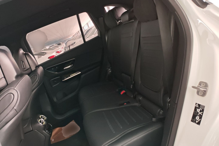 奔驰GLC 2023款 GLC 260 L 4MATIC 豪华型 7座中控内饰21