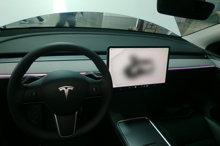 特斯拉 Model Y 2024款 长续航全轮驱动版中控内饰7002