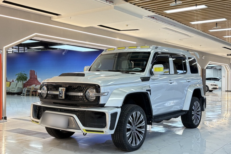 超境汽车 共创坦克300 2021款 2.0T 赛博坦克车身外观1