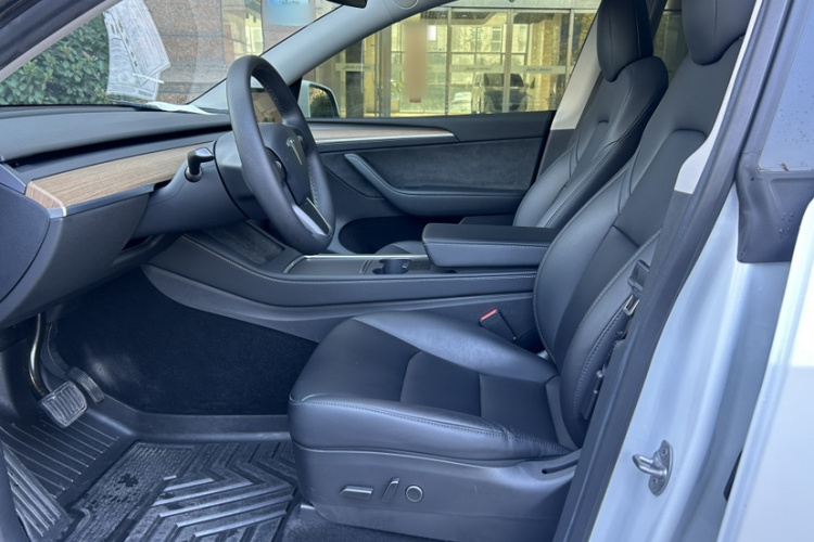 特斯拉 Model Y 2022款 后轮驱动版局部细节19