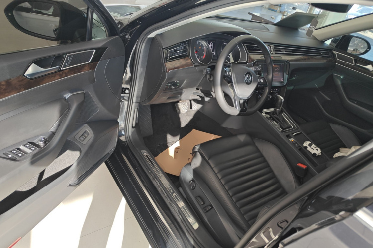 大众 迈腾 2019款 330TSI DSG 豪华型 国V中控内饰20