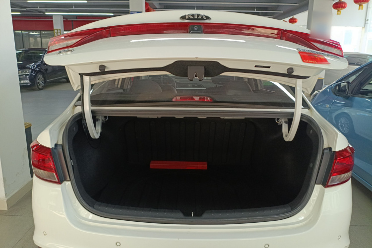 起亚K2 2017款 三厢 1.4L AT GLS机舱底盘23