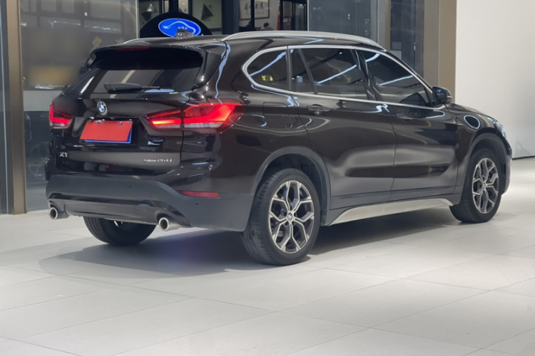 宝马X1 2020款 sDrive25Li 领先型车身外观6006