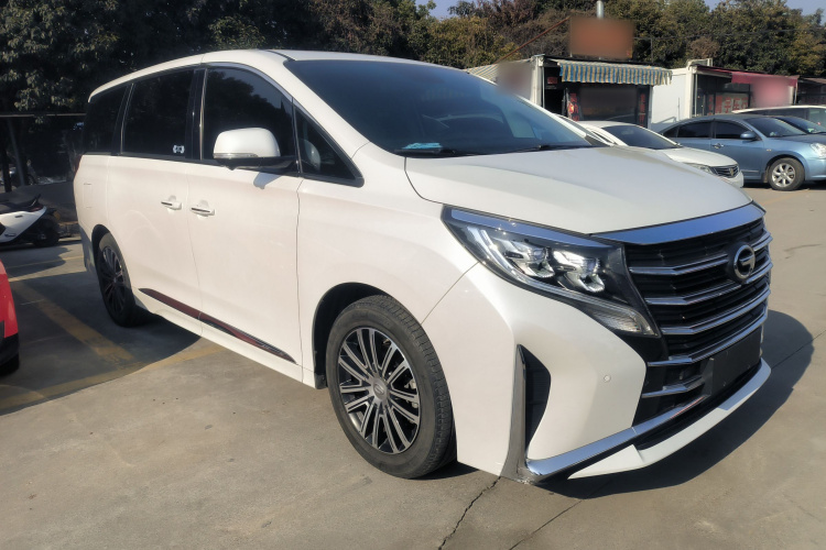 广汽传祺 传祺M8 2023款 领秀系列 390T 尊贵版车身外观3