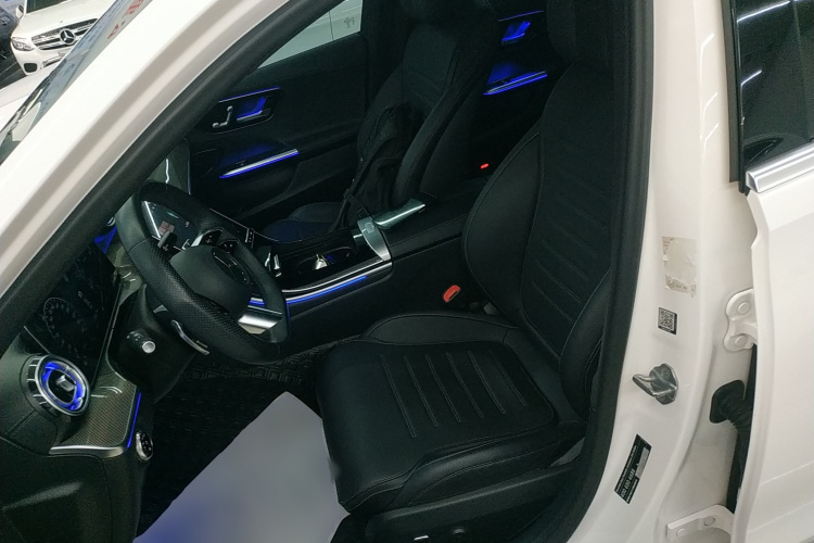 奔驰C级 2023款 C 260 L 运动版中控内饰19