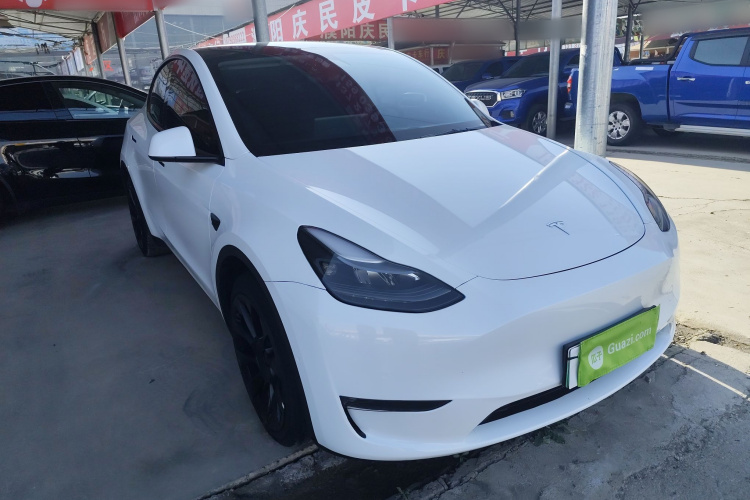 特斯拉 Model Y 2023款 长续航全轮驱动版车身外观3
