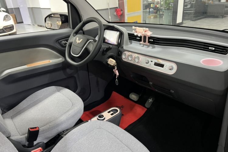 五菱汽车 宏光MINIEV 2022款 马卡龙时尚款 磷酸铁锂中控内饰7004