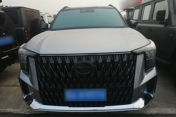 广汽传祺 传祺GS8 2024款 双擎系列 2.0TM 两驱尊贵版车身外观2