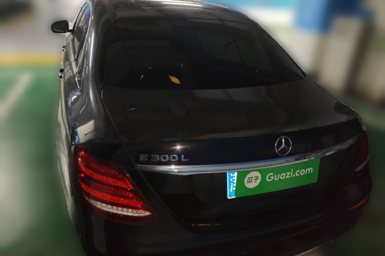 奔驰E级 2019款 E 300 L 运动豪华型车身外观6