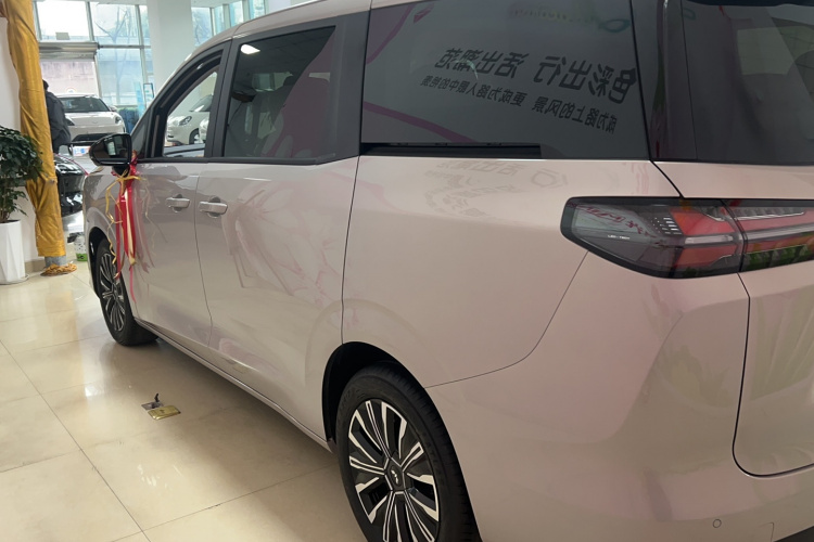 五菱汽车 星光730 2025款 1.5T CVT 精英型车身外观6005