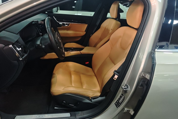 沃尔沃S90 2018款 T4 智远版中控内饰19