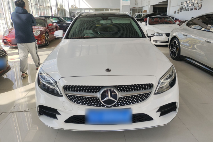 奔驰C级(进口) 2019款 C 260 旅行轿车车身外观2