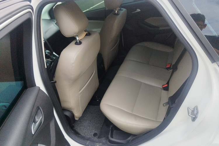 福特 福克斯 2018款 两厢经典 1.6L 自动舒适型智行版中控内饰7004