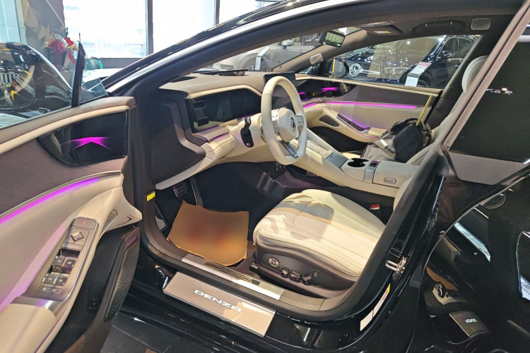 腾势Z9 2024款 1100km 四驱Ultra版中控内饰20