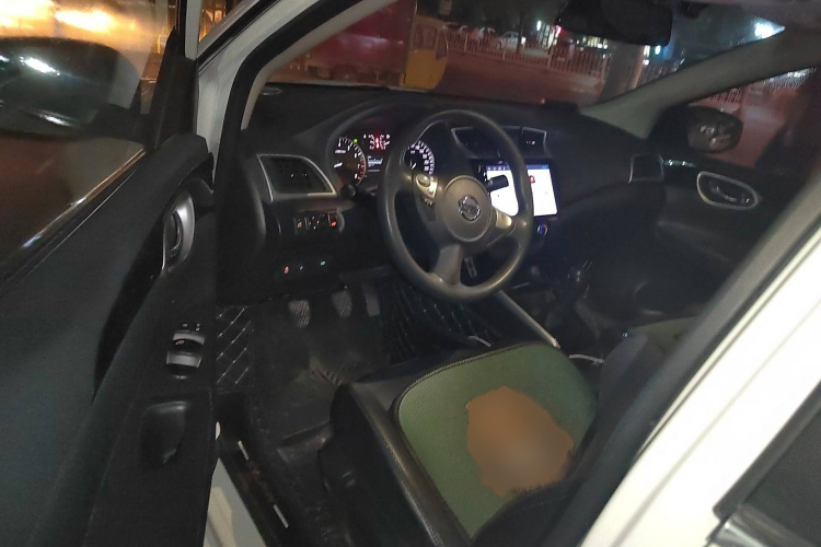 日产 轩逸 2016款 1.6XL 手动豪华版中控内饰7003