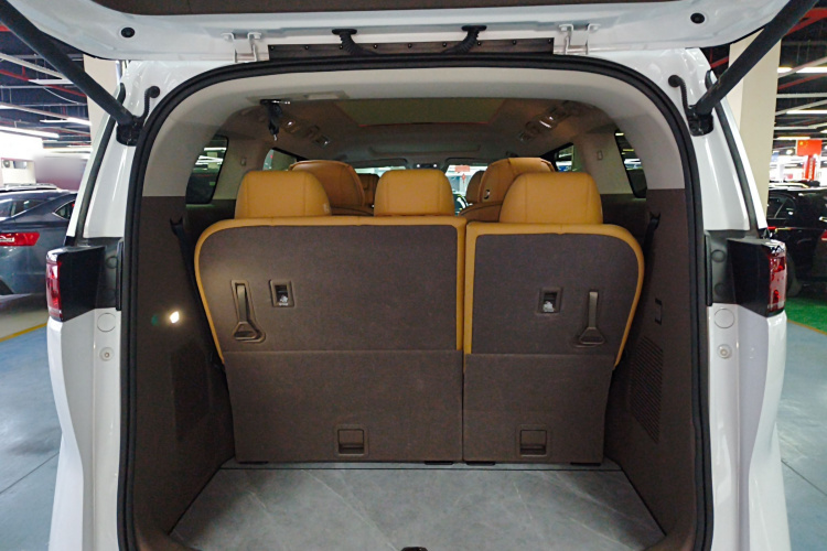 腾势D9 2024款 DM-i 980 四驱尊荣型局部细节23