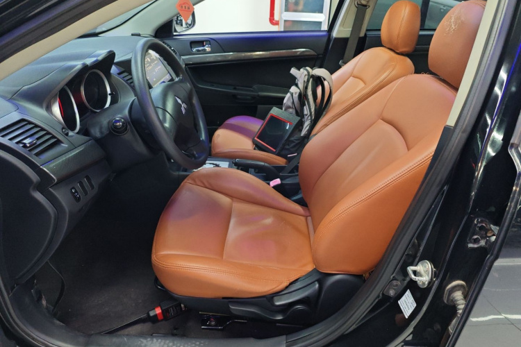 三菱 翼神 2013款 时尚版 1.8L CVT舒适型局部细节19