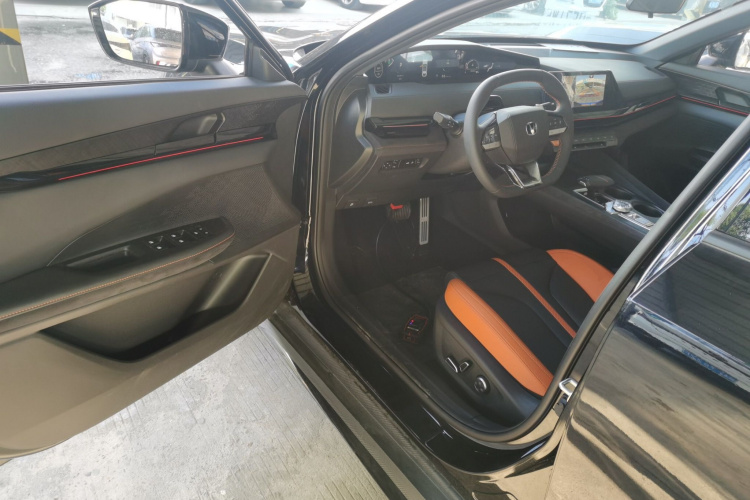 长安UNI-V 2024款 1.5T 尊贵运动型中控内饰20