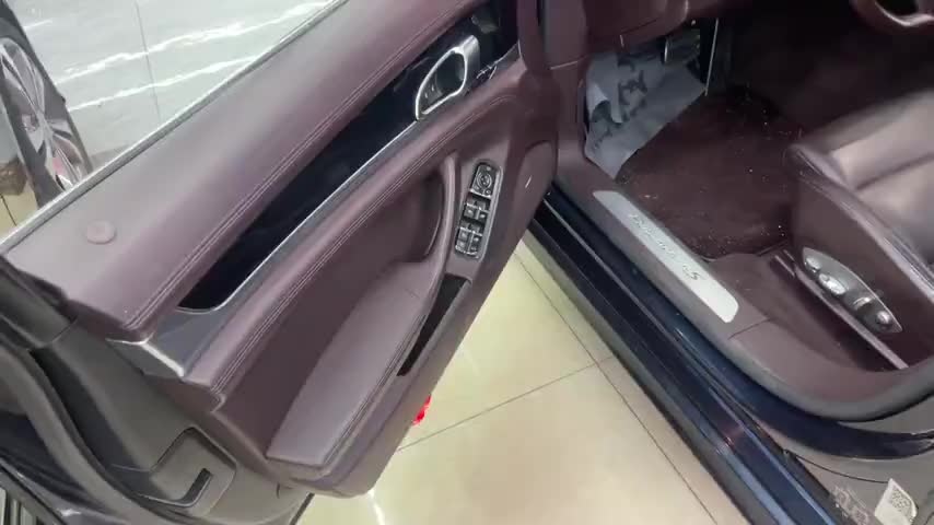 保时捷 2014款 Panamera 4S Executive 3.0T实拍1