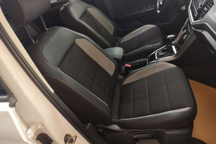 大众 T-ROC探歌 2020款 230TSI DSG两驱进取型中控内饰41